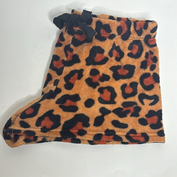 True by Rue 21 | Animal Print Fluffy Booty Shorts | Soft Cozy Bottoms | Size XL - Picture 8 of 8
